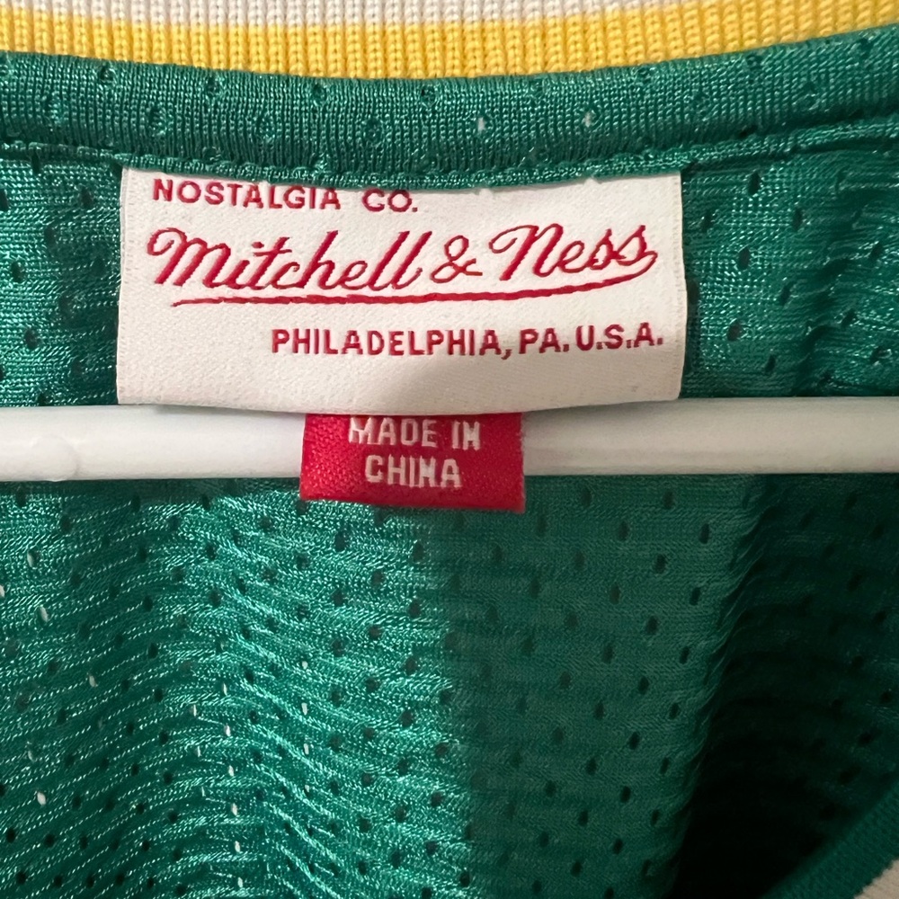 Vintage Style Mitchell & Ness Seattle SuperSonics NBA Jersey - Picture 4 of 4